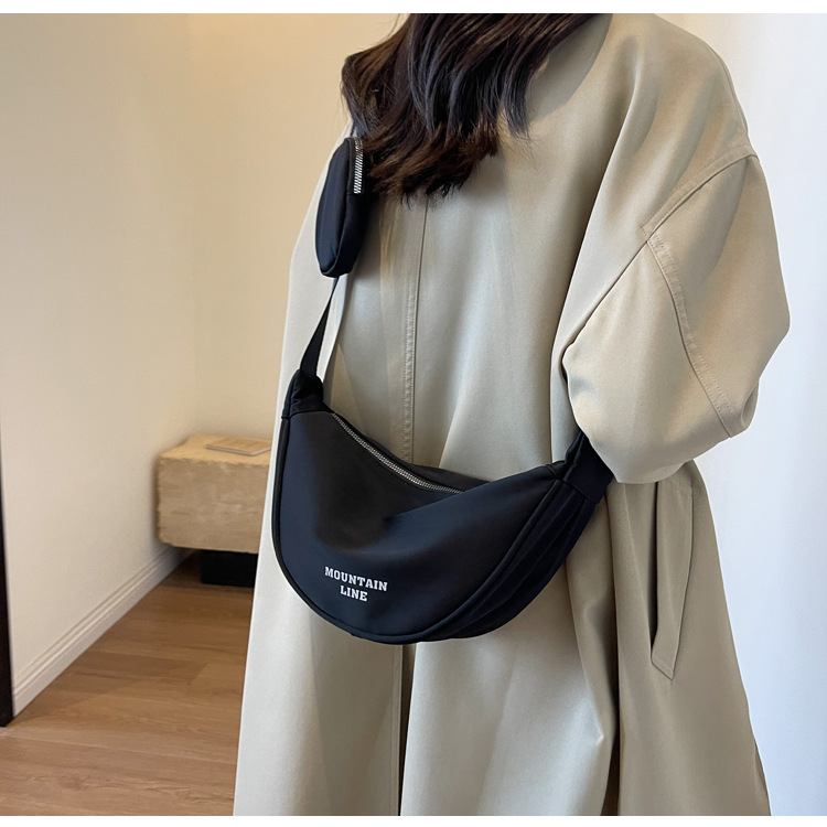 月牙小包包新款休閒輕便餃子包糖果色斜背包小眾百搭單肩包